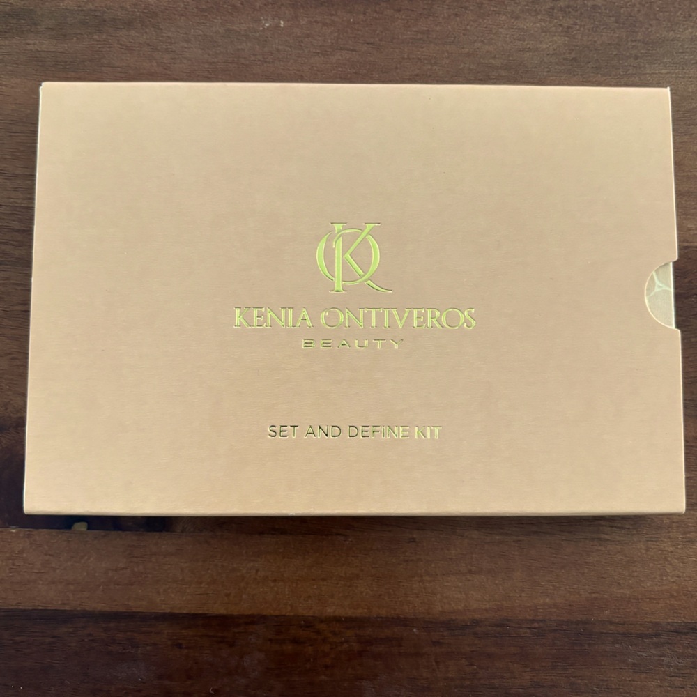 Kenia Ontiveros Beauty Set and Define Kit